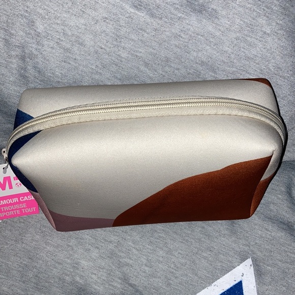 Cosmetic bag - Picture 3 of 5